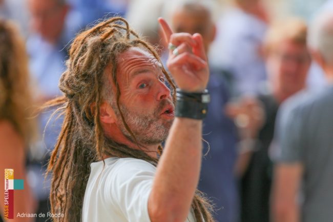 PRÄSENTATION VON KOSTÜMEN UND DES BÜHNENBILDS 10